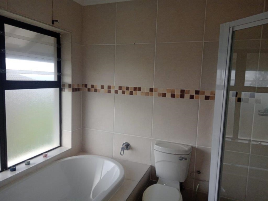 5 Bedroom Property for Sale in Paradise Beach Eastern Cape